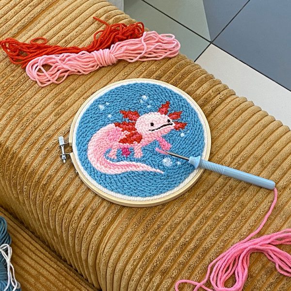 Пънч нидъл комплект за плетене на ръка Punch needle Аксолотъл Саламандър, подходящ за начинаещи и напреднали в тъфтинг и бродиране