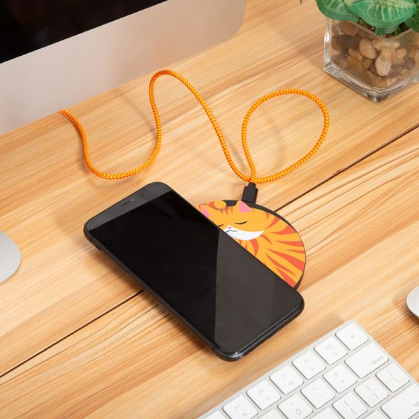 Безжично зарядно за телефон Спяща рижава котка с USB-C към лаптоп
